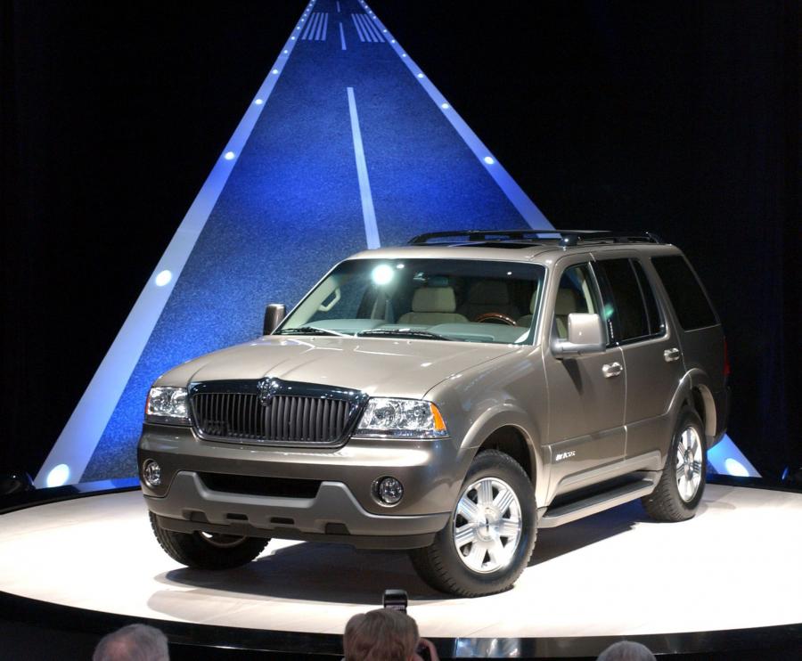  Lincoln Aviator 2003 года  (фото 2 из 57)